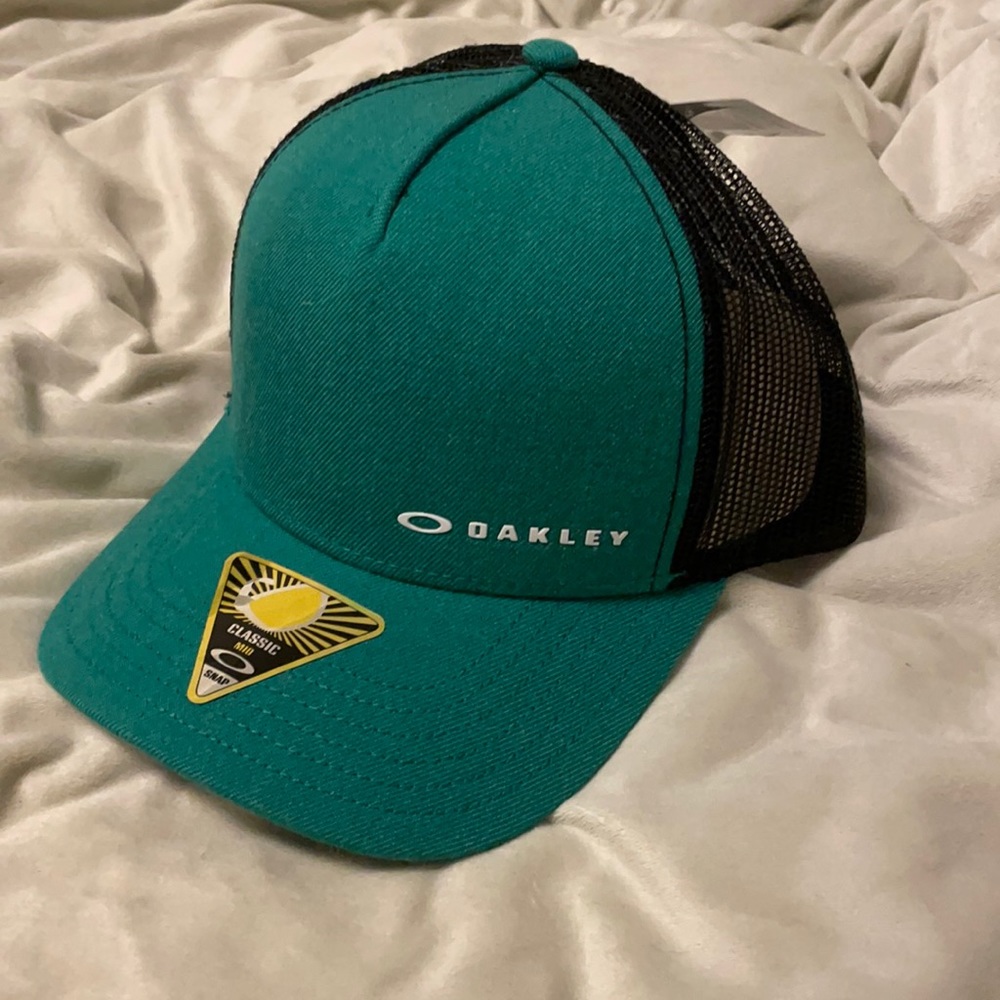 Oakley classic trucker hat
